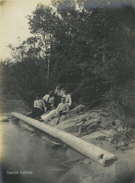 Oldfield Family, Kathleen Oldfield on middle right