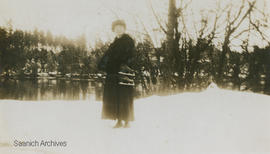 Woman with skates next to the Gorge