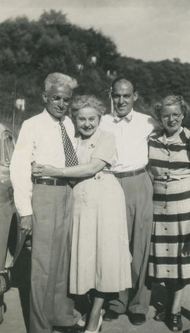 Group photograph, Lillian (nee Underwood) and Art Songhurst at centre