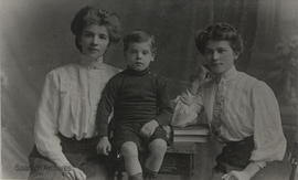 Portrait of Daisy Welch, her son Jack and Maud Bartholomew (Vantreight), 1910