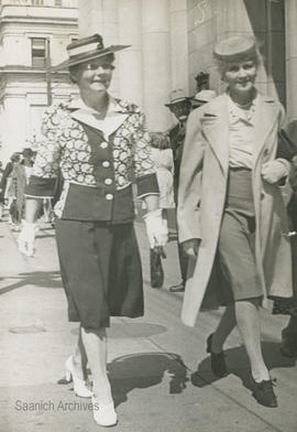 Ethel Lytton and Madge, Douglas Street, V.J. day