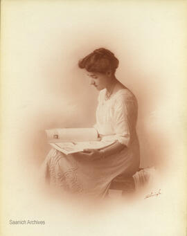 Portrait of Muriel Nicholson reading