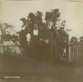 Elizabeth Laura Oates with daughter